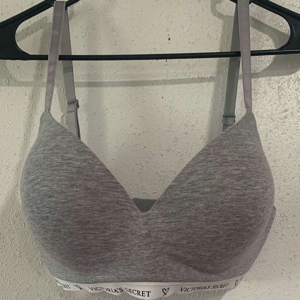 NWOT! Victoria Secret size 34DDD heather gray bra
